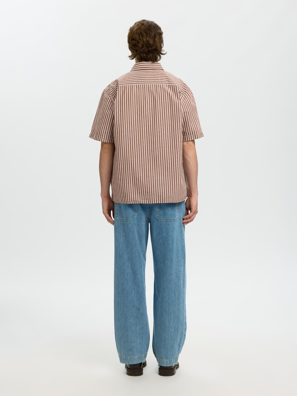 model_shot-back